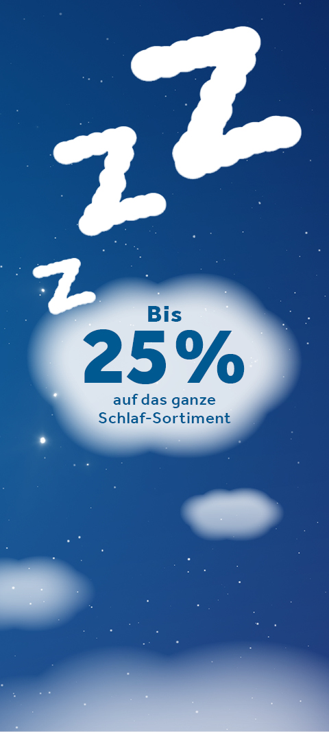 Blauer Nachthimmel mit Sternen und Wolken. Weiße "ZZZ"-Symbole und ein Wolken-förmiges Werbebanner mit "Bis 25% auf das ganze Schlaf-Sortiment".