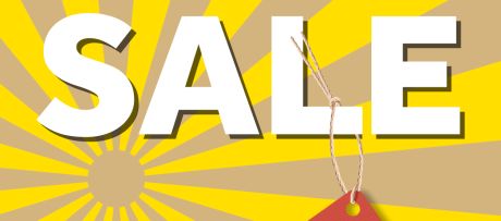 Gelber Hintergrund mit Strahlenmuster und großem Schriftzug "SALE", an dem ein Preisschild hängt.