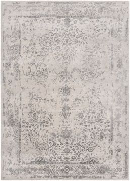 Ein rechteckiger, heller Teppich mit einem floralen Muster. Das Muster ist in verschiedenen Grautönen gehalten und wirkt leicht verblichen. Ein breiter, dekorativer Rand umgibt das zentrale Muster.