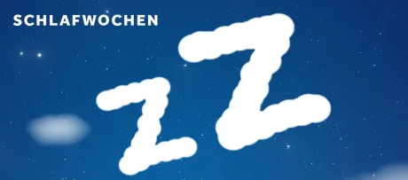 Nachtblauer Hintergrund mit weißen Sternen und zwei großen, weißen Zz im Wolkenstil. Oben links steht in Weiß "Schlafwochen". Eine kleine Wolke unten links.