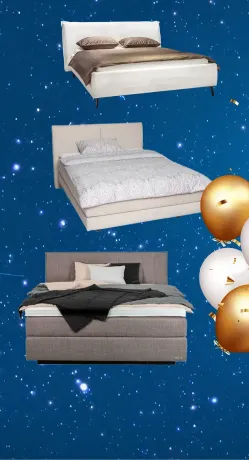 Drei Betten, darunter Boxspringbetten, schweben vor dunkelblauem Sternenhimmel. Oben weiß, Mitte beige, unten grau, jeweils mit passender Bettwäsche. Rechts dekorative goldene und weiße Ballons mit Konfetti.