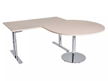 Tisch: Ein Teil ist rechteckig, der andere rund, verbunden. Helle Tischplatte, Chromgestell, darunter ein runder Fuß.